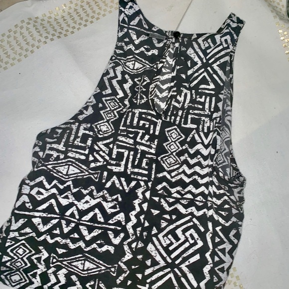 Benjamin’s black & white designed crop top. Sz.S - Picture 2 of 4